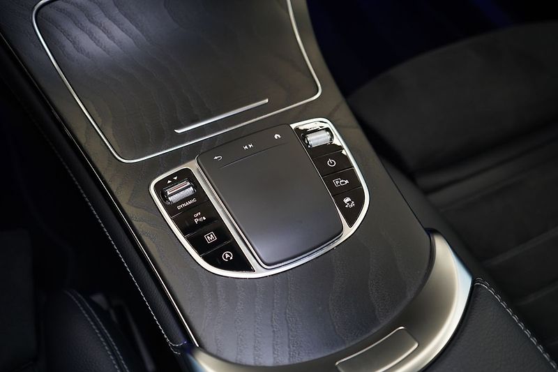 Mercedes-Benz GLC 300d 4M AMG, Nezávislé, Tažné - fotka 40 z 48