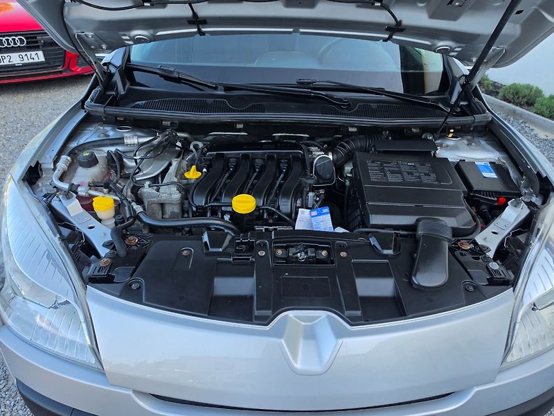 Renault Mégane (2009) 1.6 i Rozvody - fotka 22 z 27