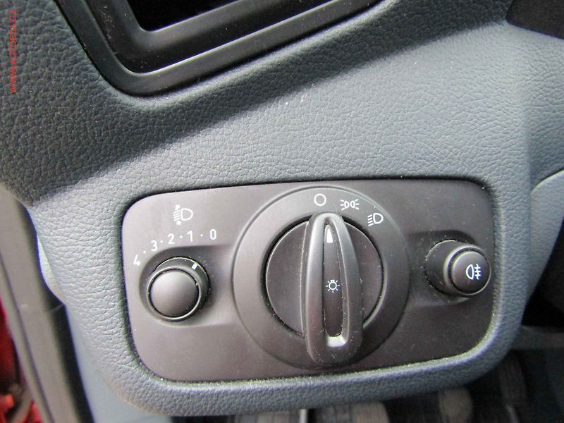 Ford C-MAX (2013) 1.6i, ČR, AC - fotka 15 z 18
