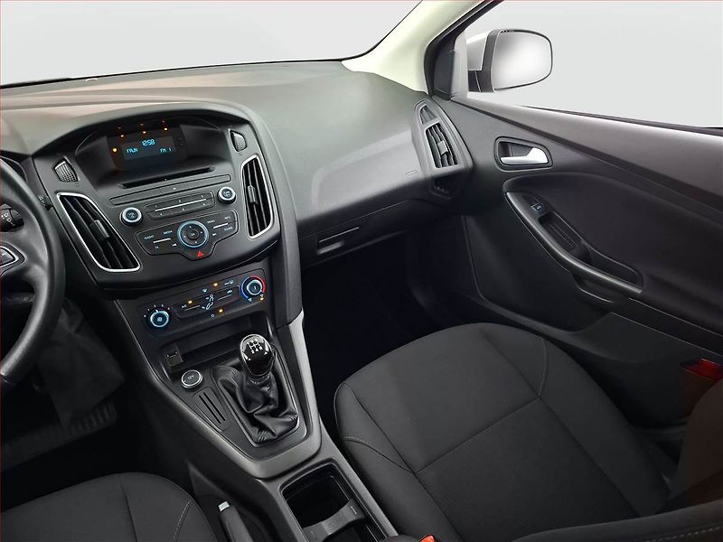 Ford Focus (2017) 1.6 i, ČR,1.maj - fotka 8 z 17