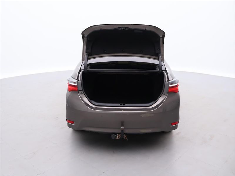 Toyota Corolla 1,6 VVT-i Aut. CZ Executive - fotka 9 z 29