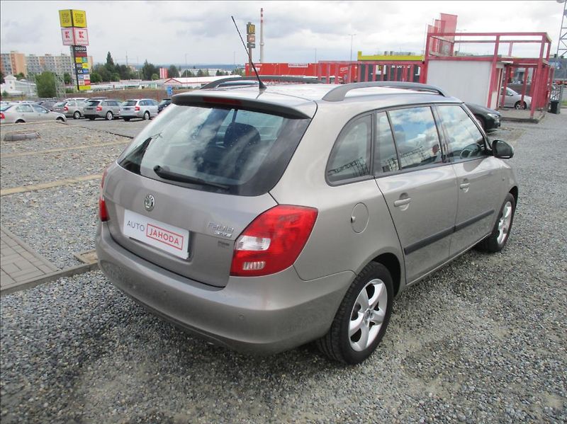 Škoda Fabia 1,4 i 16v,aut.klima,serv.kn. - fotka 8 z 37
