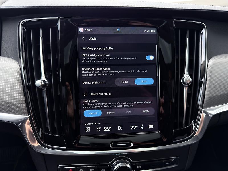 Volvo S90 T8 AWD // ULTIMATE // 335 kW - fotka 34 z 50