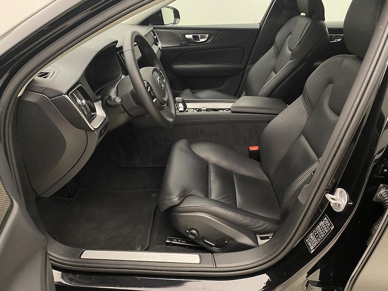 Volvo S60 B5 AWD DARK ULTIMATE AUT CZ - fotka 3 z 50