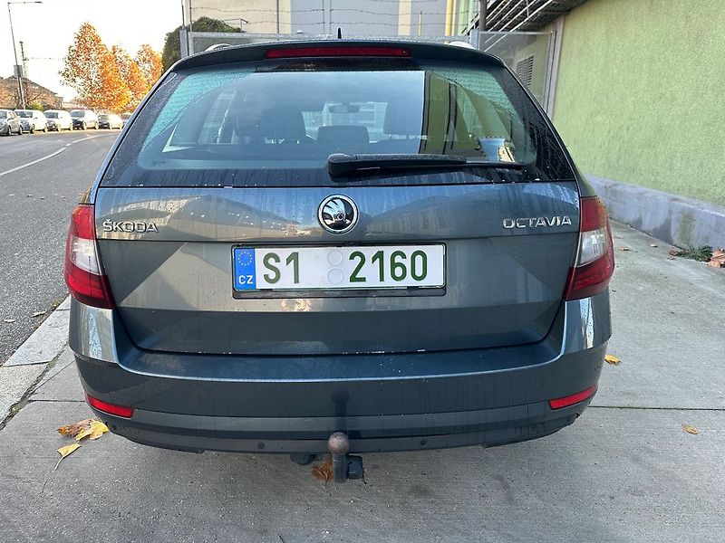 Škoda Octavia Combi 2,0 TDI Style/ odp.dph - fotka 9 z 41