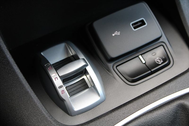 Alfa Romeo Giulietta 1,4 TB  NOVÉ V ČR,1.MAJITEL - fotka 15 z 29