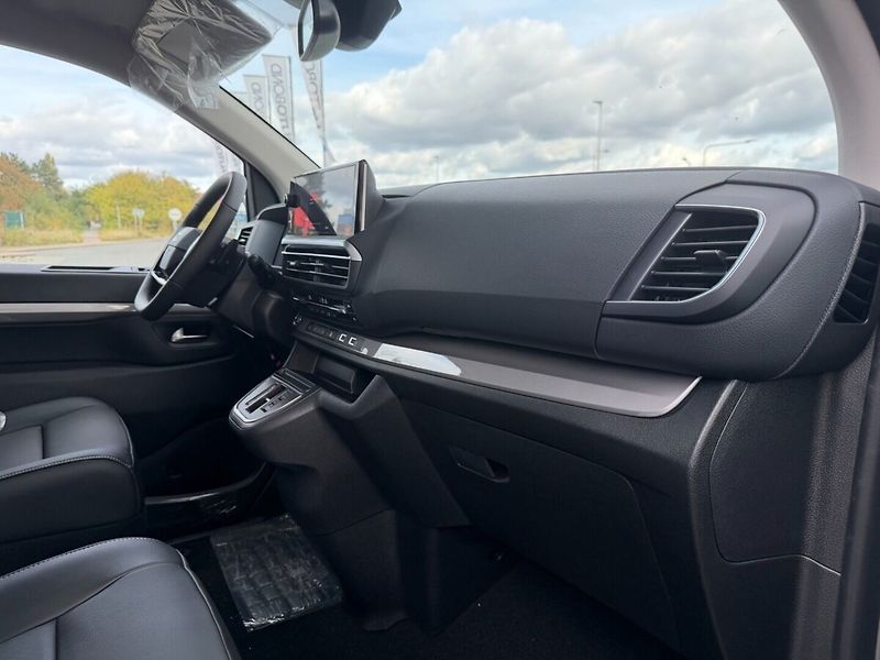 Toyota ProAce Verso L2 2.0D 8AT Family Executive W - fotka 7 z 10
