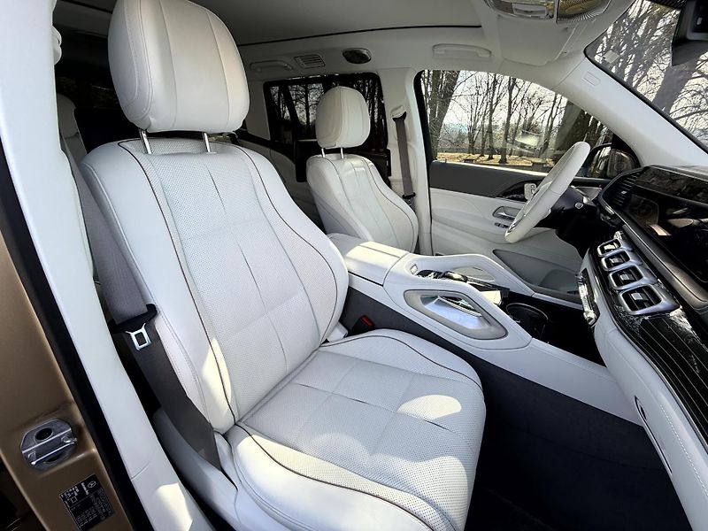 Mercedes-Benz GLS 600 4MATIC Maybach  - fotka 23 z 24