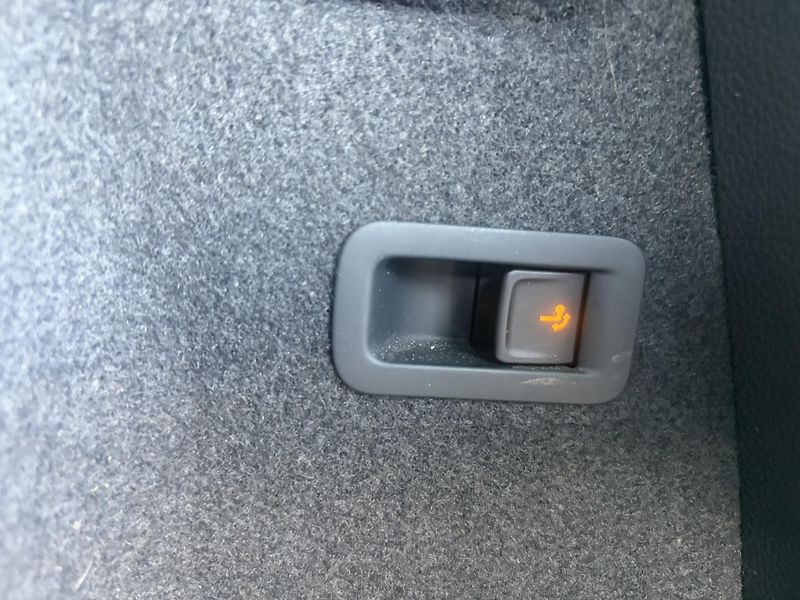 Škoda Karoq 2.0TDi DSG 110kW 4x4 Sportline - fotka 10 z 23