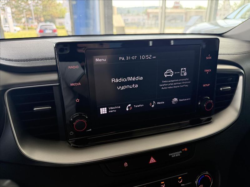 Kia Ceed 1,0   73kW,SPIN,ZÁRUKA,ČR,1.MA - fotka 22 z 28