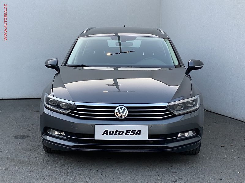 Volkswagen Passat (2017) 2.0 TDi, Comfortline, DSG - fotka 2 z 18