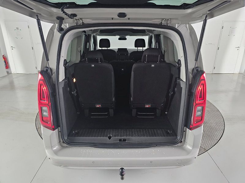 Toyota ProAce City Verso (2020) long 1.2i 130k 7AT Family - fotka 28 z 28