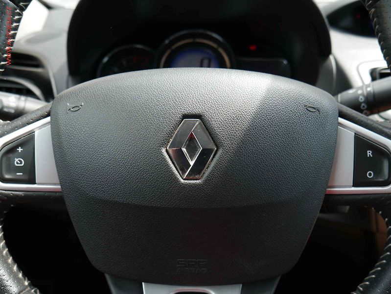 Renault Fluence (2013) 1.6i, 1.maj,ČR, AC, tempo - fotka 14 z 19