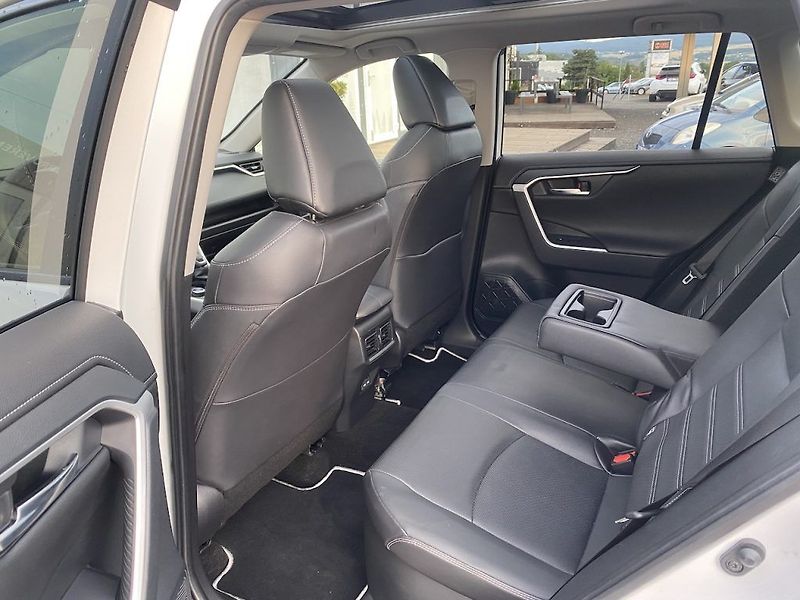 Toyota RAV4 2.5HEV, ČR, Executive Sky, 4x4 - fotka 13 z 35