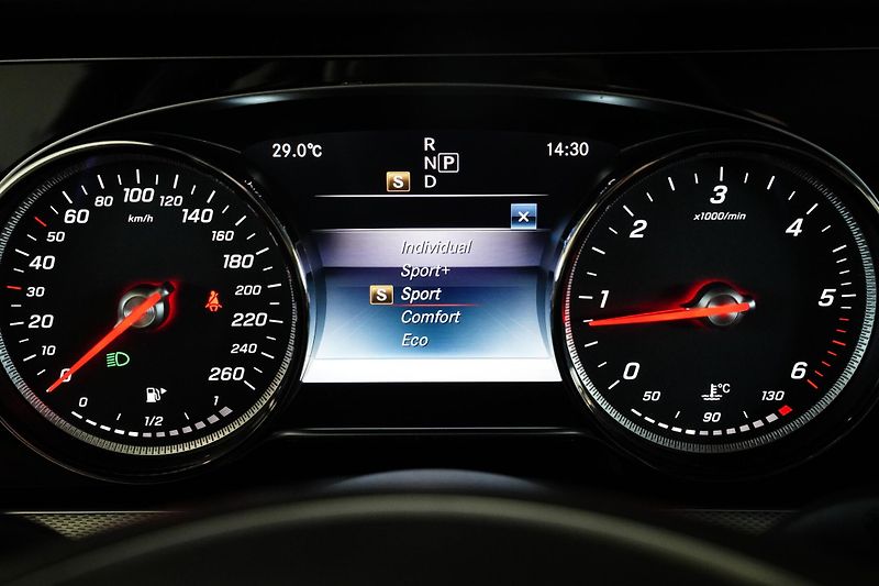 Mercedes-Benz Třídy E - fotka 24 z 37