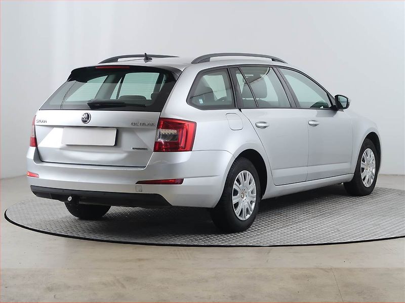 Škoda Octavia (2015) 1.6 TDI, Navi, Tempomat - fotka 5 z 13