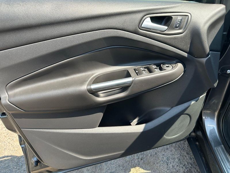 Ford Kuga (2017) 1,5 110kw EcoBoost ST-line - fotka 8 z 23