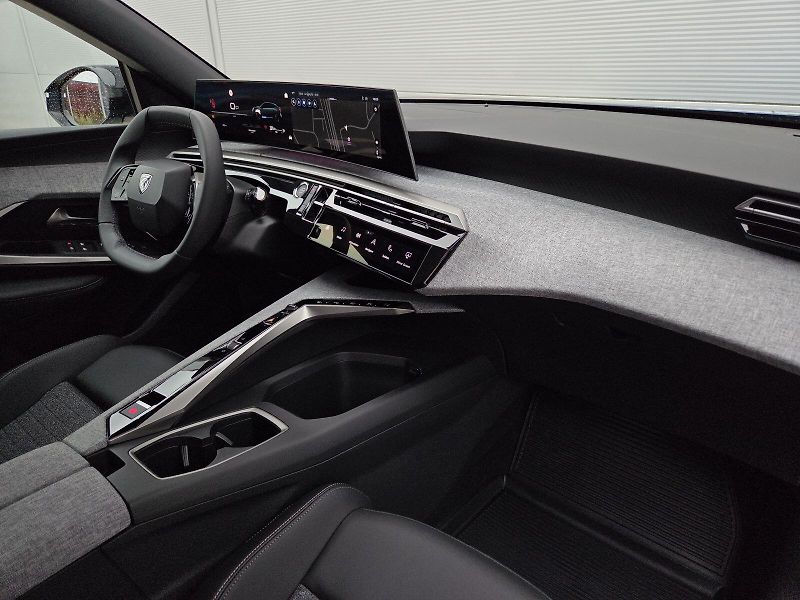 Peugeot 3008 (2025) ALLURE Hybrid 145 e-DCS6 - fotka 13 z 15