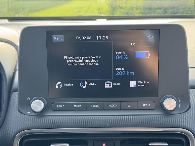 Hyundai Kona EV 42 kWh 100 kW Kamera SoH 95 - fotka 12 z 26