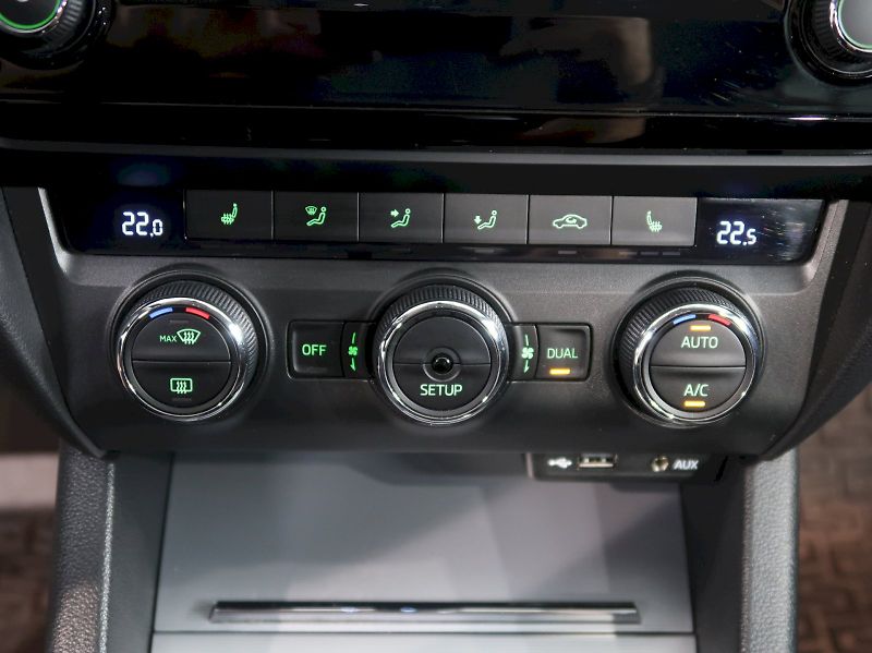 Škoda Octavia (2014) ELEGANCE 1.4TSI 103KW - fotka 25 z 33