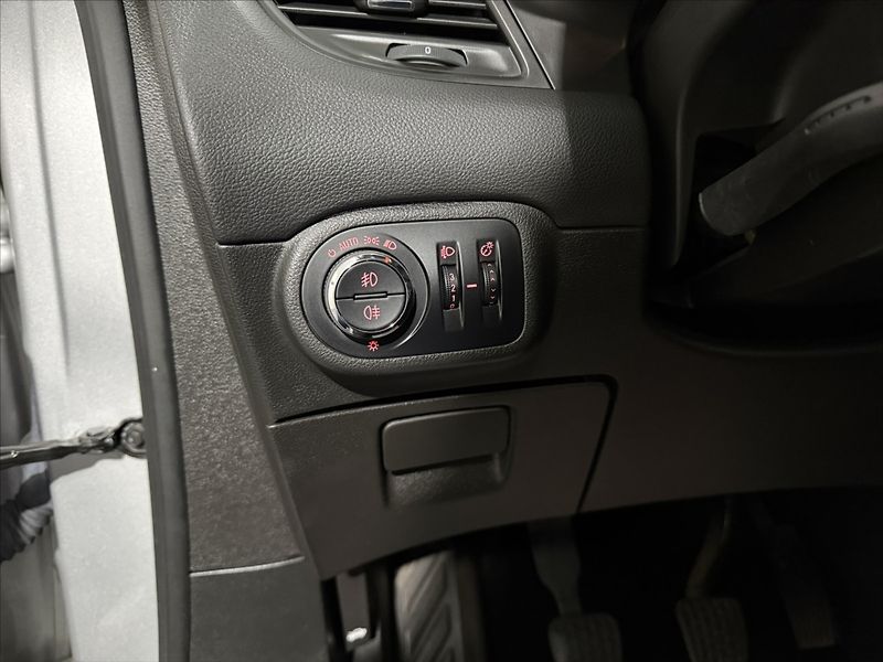 Opel Zafira 1,4   TURBO COSMO VÝHŘEV TZ - fotka 14 z 49