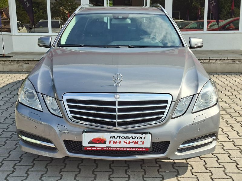 Mercedes-Benz Třídy E (2011) E 250 CDI 150kW 4MATIC - fotka 3 z 41