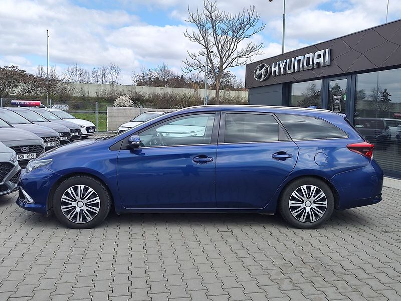 Toyota Auris 1.6 D-4D/82kW Executive ČR - fotka 8 z 30