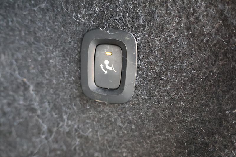 Volvo XC40 (2021) Recharge Pro, Twin motor (AWD) - fotka 22 z 25