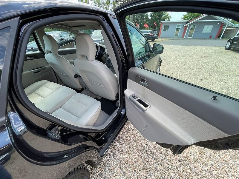 Volvo S40 1.6D 84KW*NOVÉ VSTŘIKY* - fotka 23 z 28