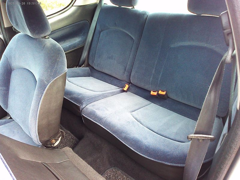 Peugeot 206 2.0 HDi - fotka 14 z 19