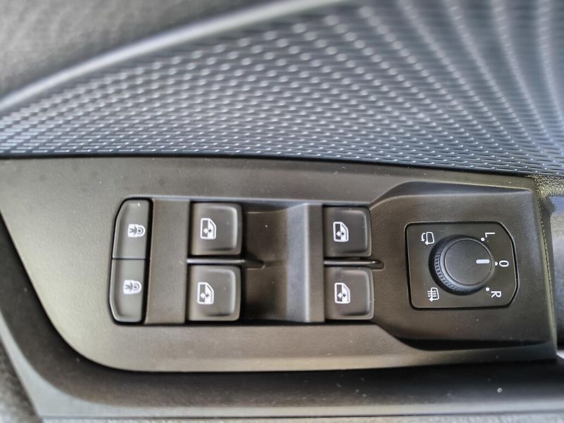 Škoda Octavia Combi DSG 2.0 TSi 195 kW RS - fotka 15 z 23
