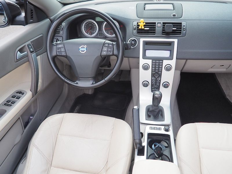 Volvo C70 (2011) 2.0D 110 kW Cabrio - fotka 13 z 30