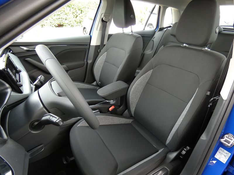 Škoda Kamiq Active 1.0 TSI /70 kW - fotka 17 z 30