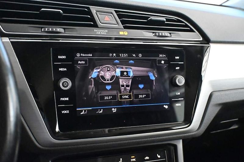 Volkswagen Touran (2023) 2.0 LED DSG ACC Tažné COMFORTL - fotka 18 z 32