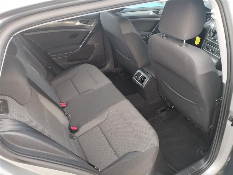 Volkswagen Golf 1,4 TSi 90KW - fotka 9 z 21