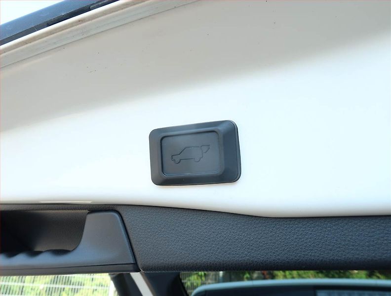 Toyota RAV4 (2019) 2.5 Hybrid - fotka 27 z 28