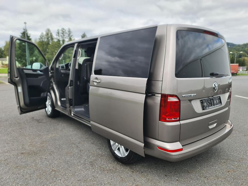 Volkswagen Multivan (2016) T6 2.0 TDi 110-KW NAVI OLOMOUC - fotka 12 z 103