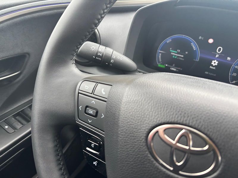 Toyota C-HR 2,0 HEV e-CVT Executive - fotka 17 z 29
