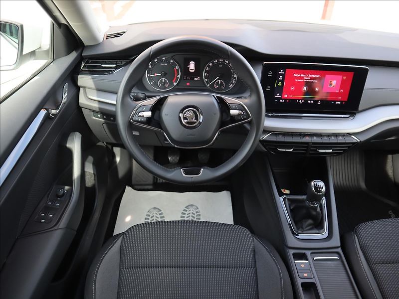 Škoda Octavia 1,5 TSi 110kW Selection ParkPi - fotka 9 z 38