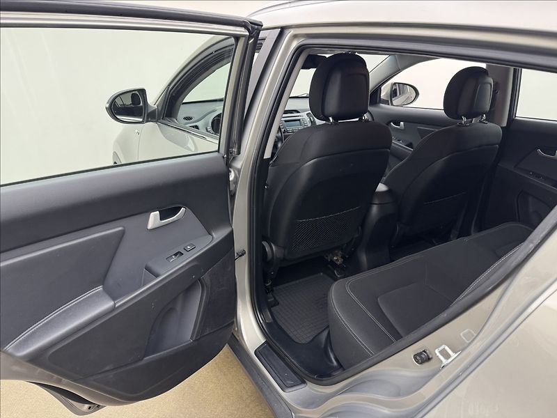 Kia Sportage 2,0 4X4 DPH VÝHŘEV TAŽNÉ ČR - fotka 26 z 33