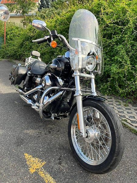 Harley-Davidson FXDC Dyna Super Glide Custom (2010) - fotka 11 z 14
