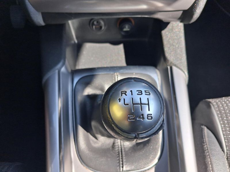 Citroën C4 (2016) 1,6HDi NAVI 2xKOLA MAX VÝBAVA  - fotka 32 z 43