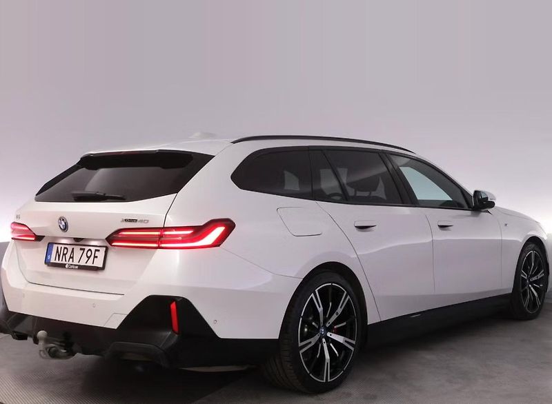 BMW i5 xDrive40 Touring M SoH 98% Kam - fotka 4 z 26