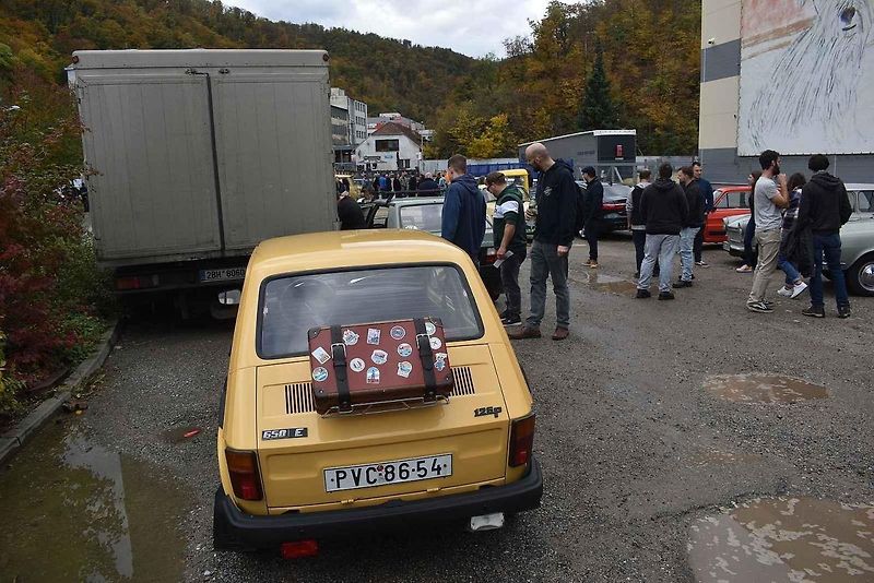 Historie na silnici! Fanoušci starých vozů zaplnili centrum Adamova. Na tradiční Doklikované.
