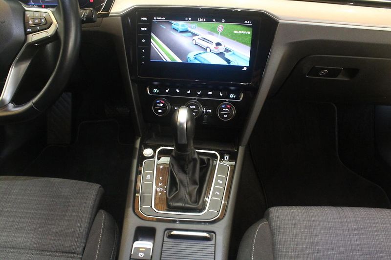 Volkswagen Passat (2020) 2.0TDI DSG Display Matrix - fotka 29 z 36