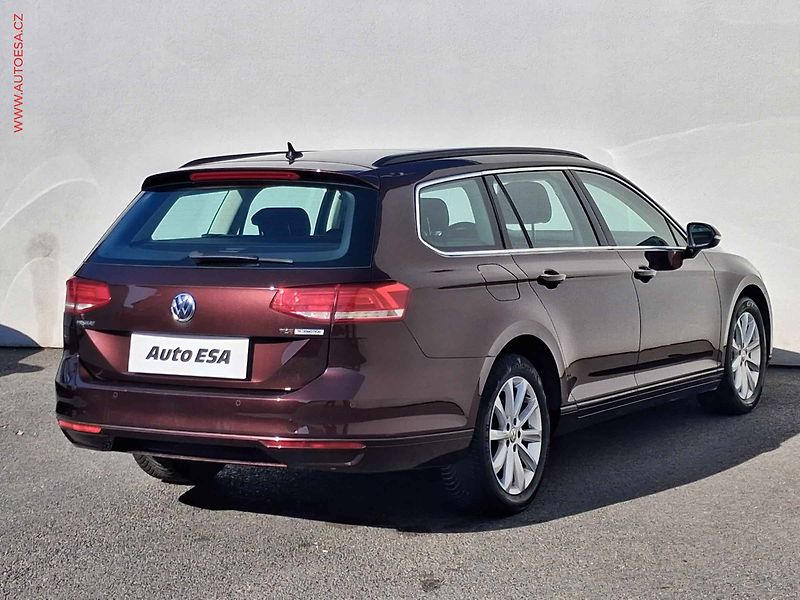 Volkswagen Passat (2017) 1.4 TSi, Comfortline, navi - fotka 4 z 19