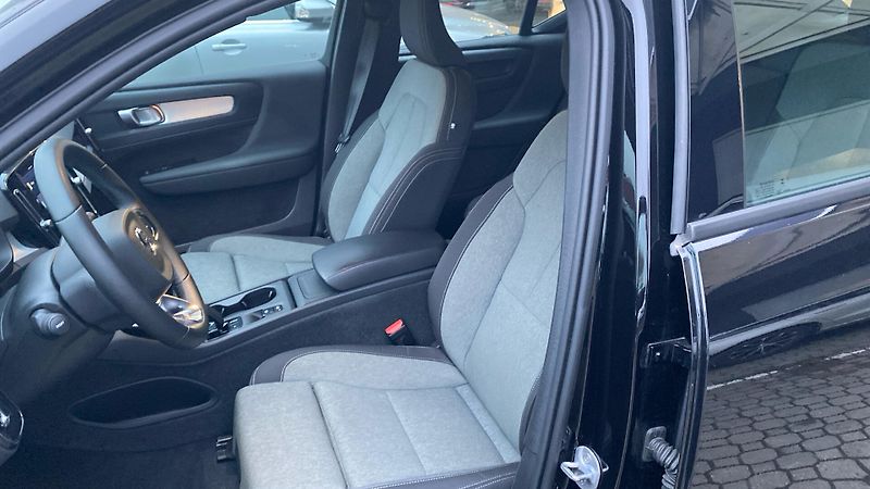 Volvo XC40 CORE, B3 FWD, 120+10 kW / 163+ - fotka 7 z 29