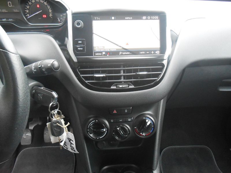 Peugeot 208 NAVI, CHROM, LED, 87TKm - fotka 32 z 37