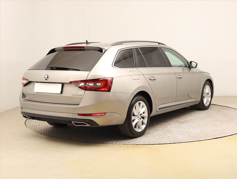 Škoda Superb (2016) Style 2.0 TDI, Automat, Navi - fotka 5 z 22