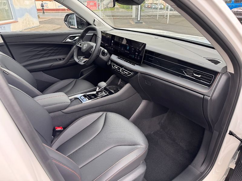 MG HS (2026) 1,5 T Hybrid+ (224k) Exclusive - fotka 13 z 34